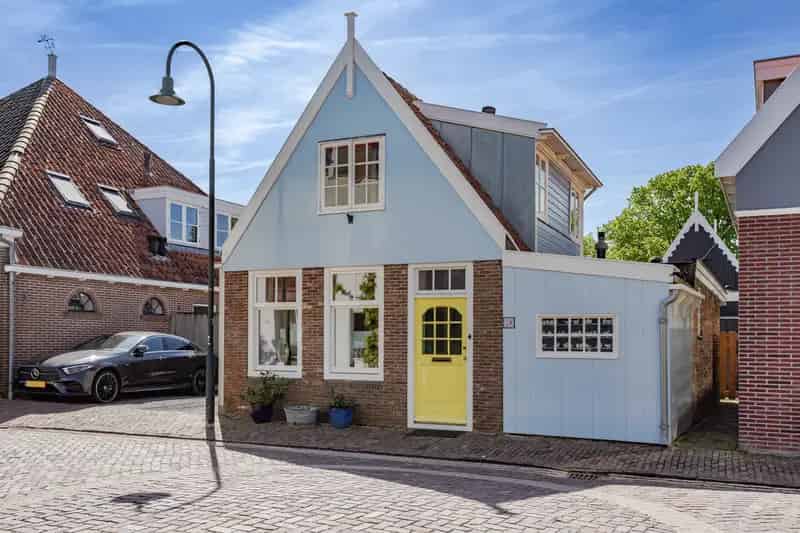 Charmante woning met gastenverblijf aan vaarwater Edam