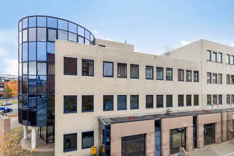 Kantoor te huur Helmond Centrum: 950m², 12 parkeerplaatsen, zichtlocatie