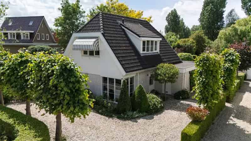 Vrijstaande Villa Rotterdam 129m2 1309m2 tuin 3 slaapkamers