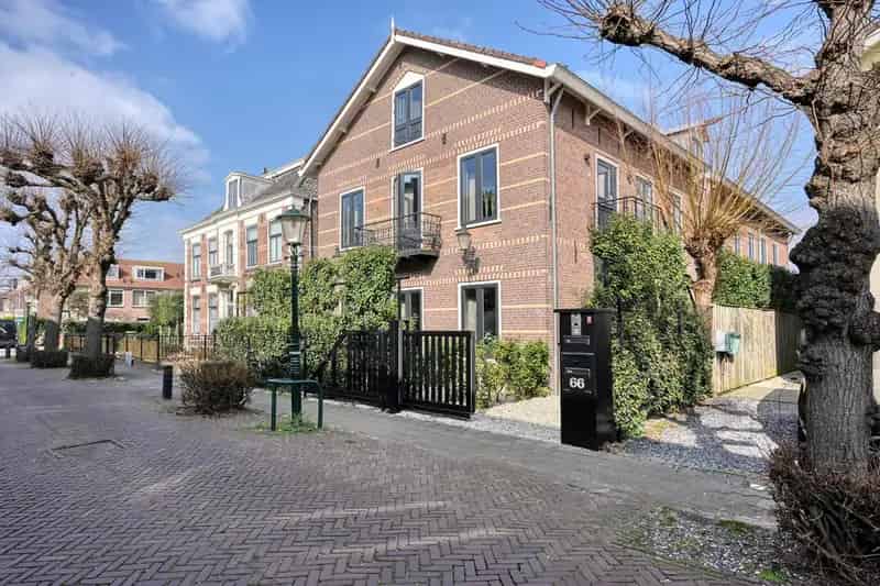Gemeentelijk Monument Noordwijk: Luxe Bollenschuur met Appartement