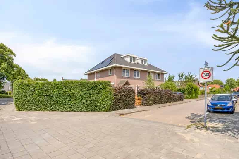 Ruime 2 onder 1 kapwoning Bemmel 4 slaapkamers zonnige tuin