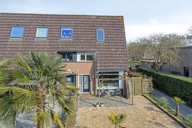 Hoekwoning Zevenbergen: 4 slaapkamers, vrij uitzicht, moderne keuken