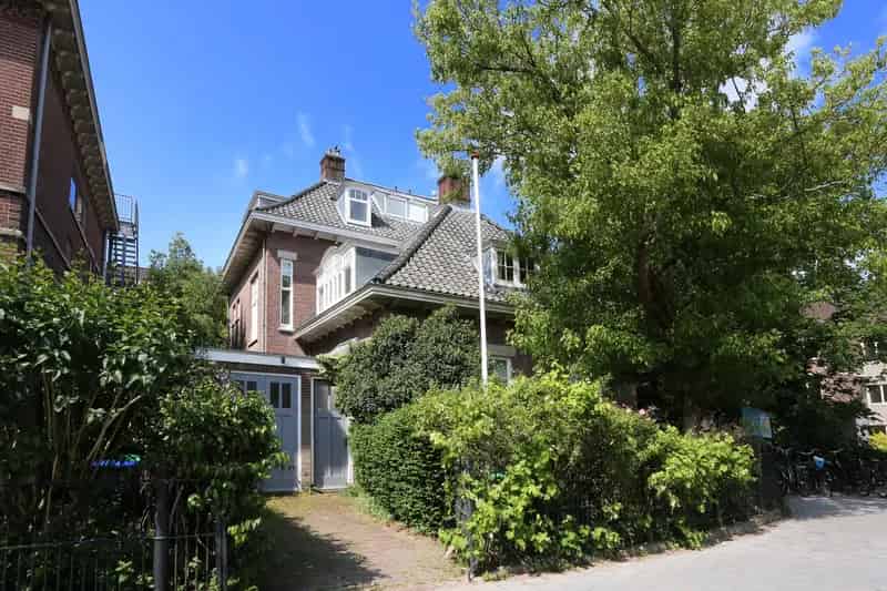 Unieke Vrijstaande Villa te koop nabij Van Stolkpark