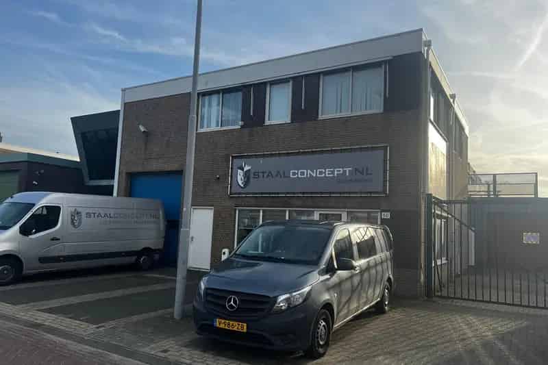 Bedrijfshal te Huur Heemskerk 300m2 Dakterras Goederenlift