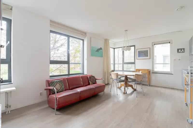 Ruim 4 Kamer Appartement Amsterdam met Balkon en Parkeerplaats