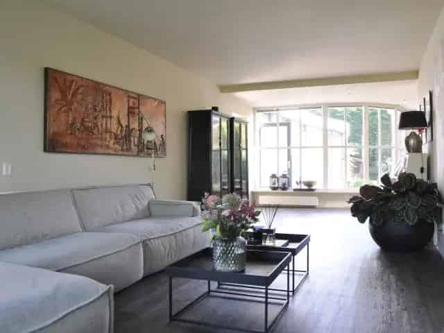 Ruime 6-Kamer 2-Onder-1-Kapwoning Sassenheim Te Huur