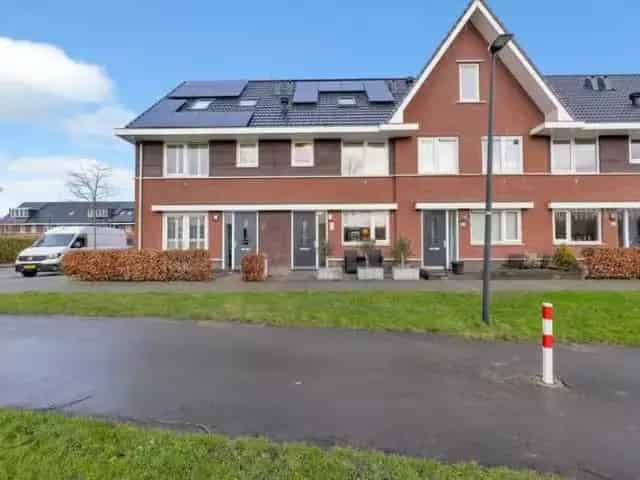 Ruime Eengezinswoning Zwaag 3 Slaapkamers Zonnepanelen Overdekt Terras