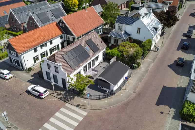 Vrijstaande woning 's-Gravendeel: Geheel gerenoveerd, luxe afwerking