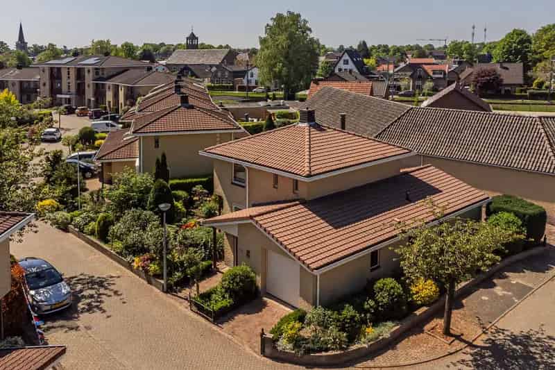 Huis te koop Lunteren: Ruime woning met 3 slaapkamers en tuin