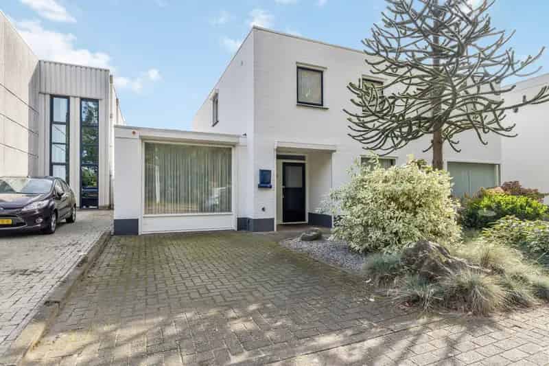 Bedrijfshal Best 771m² met bedrijfswoning 242m²