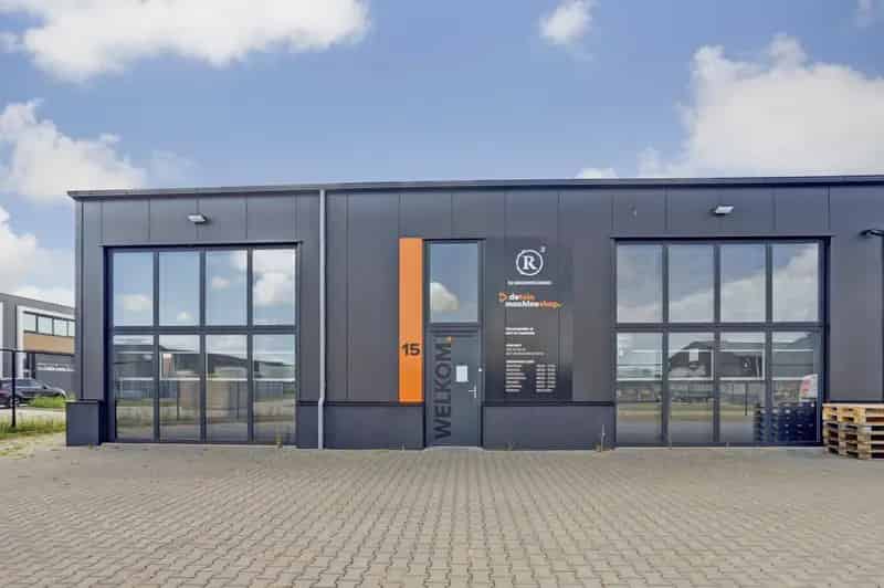 Bedrijfshal te Huur Zierikzee - Showroom Werkplaats 274m2