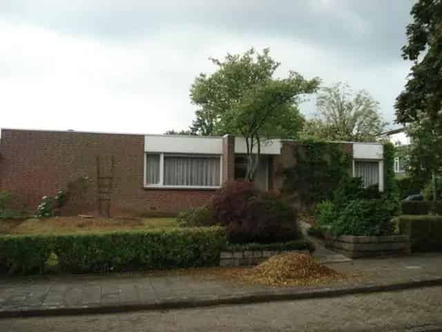 Te Huur Heerlen: Ruime Hoekbungalow 4 slaapkamers