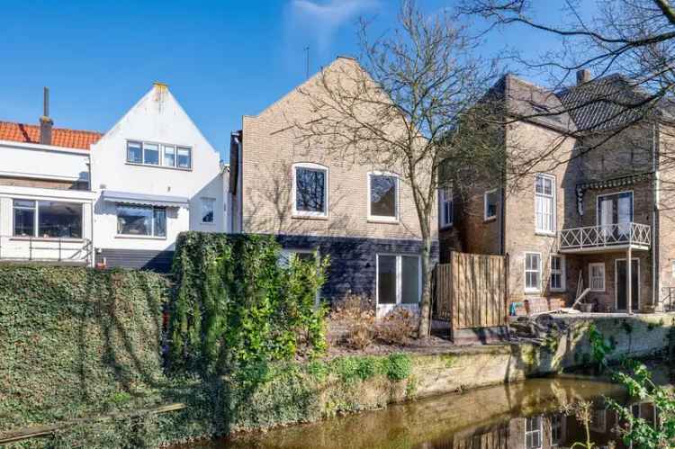 Moderne Halfvrijstaande Woning te Strijen