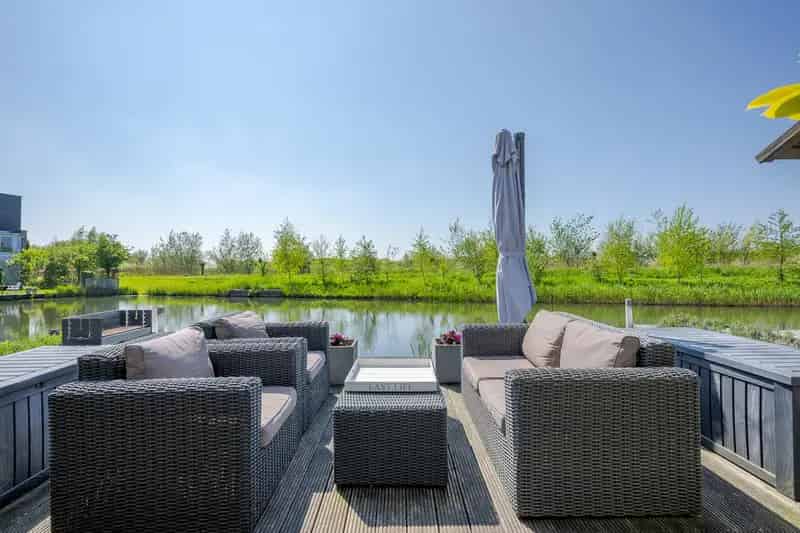 Vijf Kamer Tussenwoning Aan Het Water Voorschoten