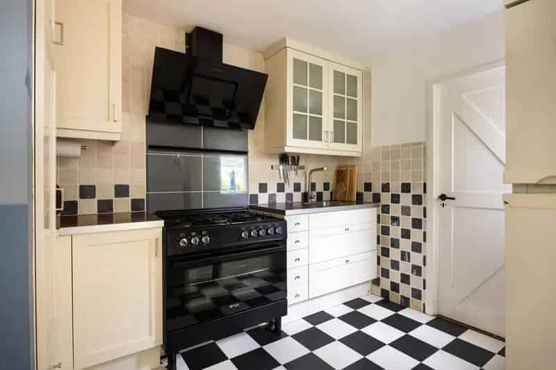 Huis te koop Zaandam Bomenbuurt 4 slaapkamers tuin