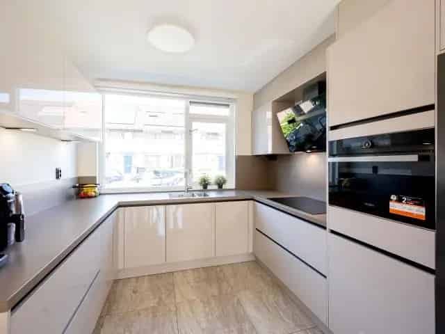Ruime 4 Slaapkamers Familiewoning Almere Filmwijk Zonnepanelen