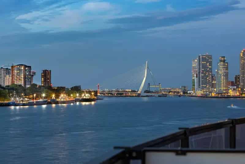 Appartement Rotterdam Sint-Janshaven Uitzicht Euromast Erasmusbrug