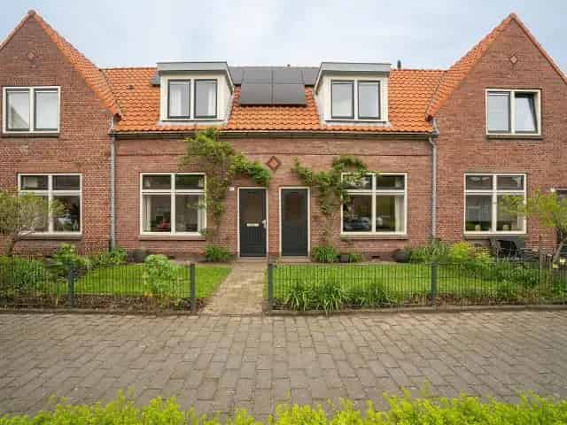 Tussenwoning Enschede: Ruime Karakteristieke woning met Moderne Gemakken