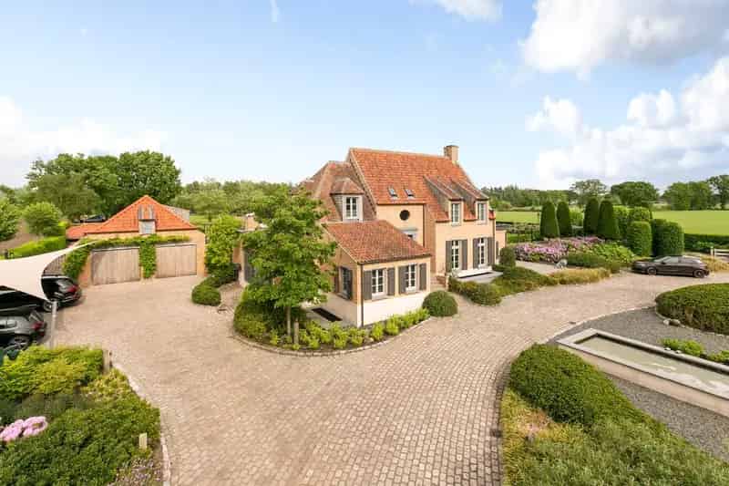 Luxe Villa te Koop in Chaam: Zwembad, Sportschool & Grote Tuin