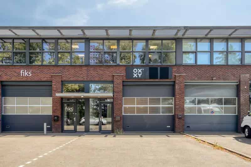 Bedrijfshal te Huur Best 120m2 Hal 90m2 Kantoor
