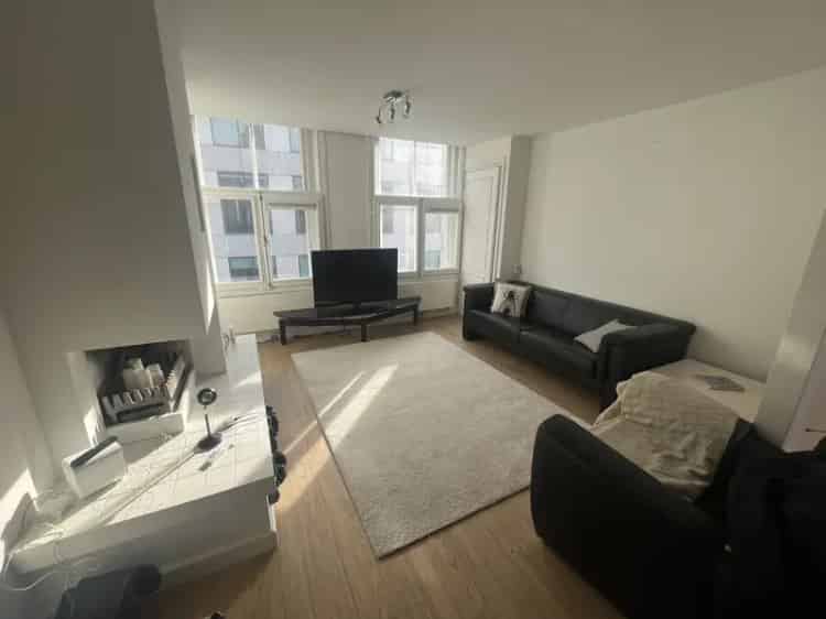 Kamer te Huur Centrum Amsterdam: Duplex, Gemeubileerd, Korte Termijn