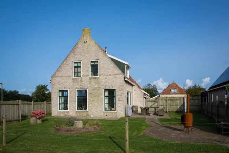 Ruime Woonboerderij Landerum Terschelling 5 slaapkamers Grote Tuin Paarden