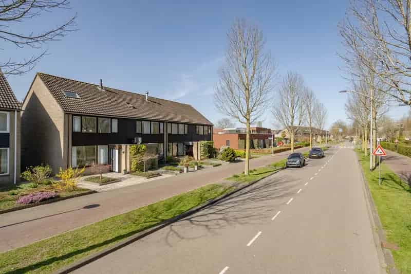 Royale Hoekwoning met Tuin en Uitzicht