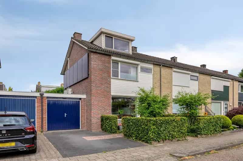 Hoekwoning Scherpenzeel 4 slaapkamers garage veranda zonnepanelen