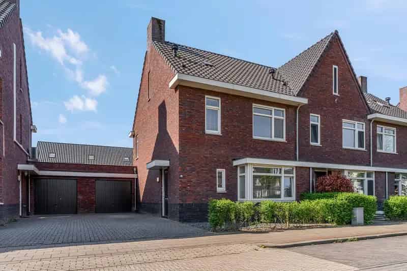 Ruime Driekapper Nijmegen Noord 4 slaapkamers Garage Tuin