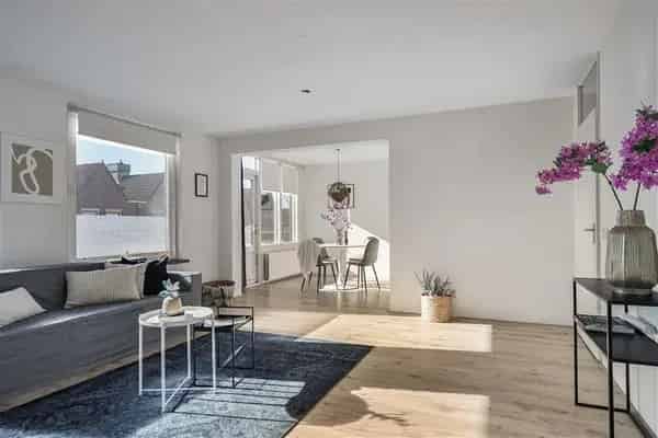 Amersfoort Hoekappartement Instapklaar 2 slaapkamers Balkon Parkeerplaats