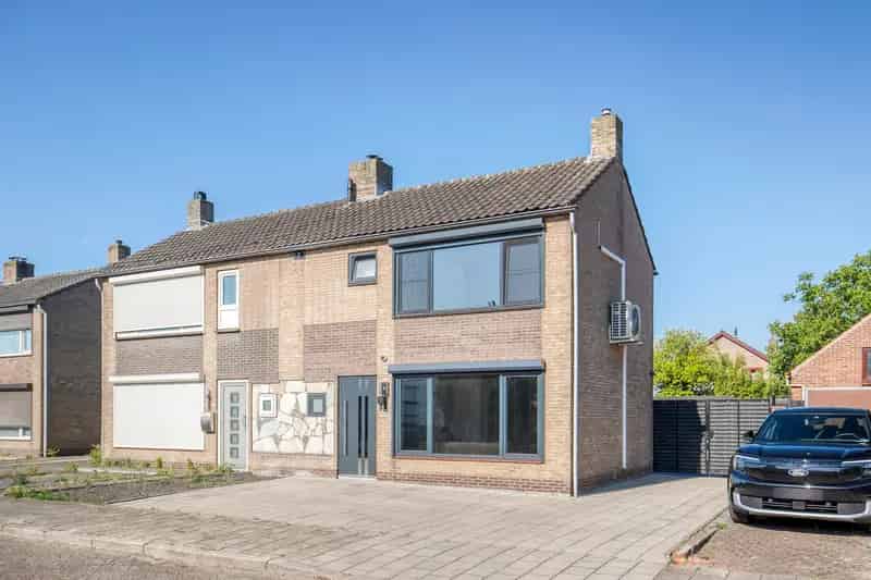 Luxe 2-onder-1-kapwoning met 3 slaapkamers en 15 zonnepanelen