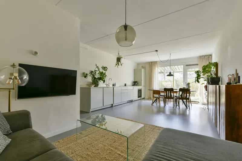 Gerenoveerde benedenwoning met tuin Amsterdam