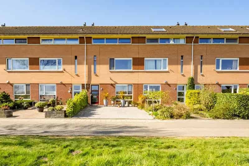 Uitgebouwde Eengezinswoning nabij Rietplas Houten