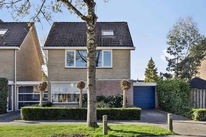 Vrijstaand woonhuis met garage en 4 slaapkamers
