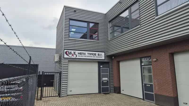 Bedrijfshal Rosmalen 182m² - Kantoor en Magazijn