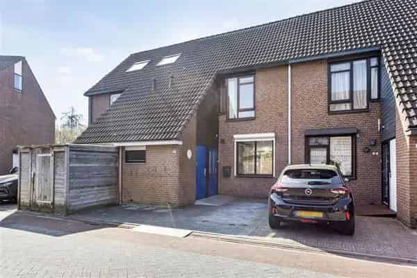 4 Slaapkamers starterswoning tuin Lelystad