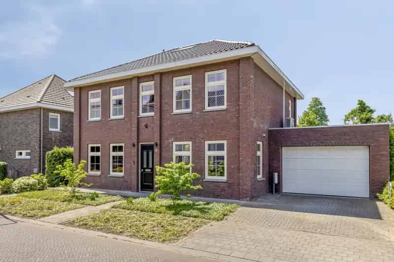 Huis te koop Prinsenbeek: Modern herenhuis 216m2 4 slaapkamers A+++