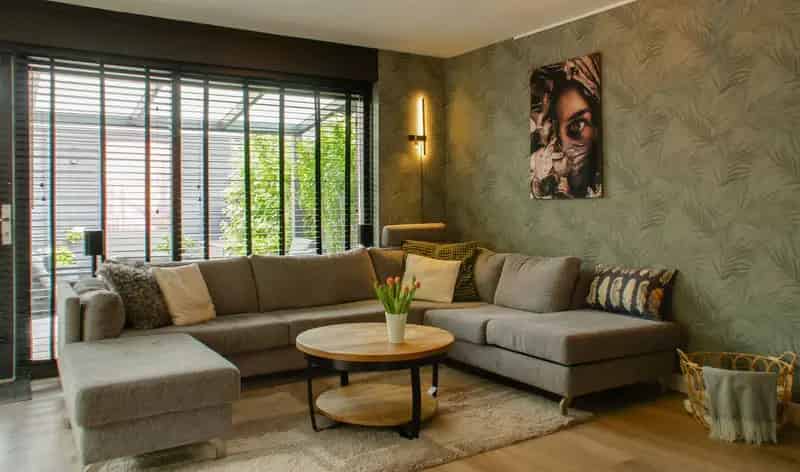 Huis te koop Hoofddorp: Ruime hoekwoning met moderne keuken en tuin