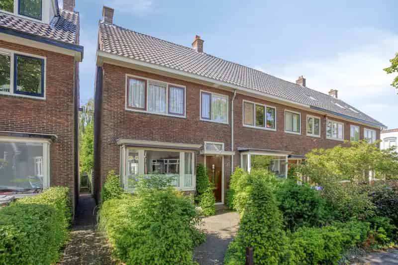 Jaren 30 woning te koop Zaandam 4 slaapkamers ruime tuin