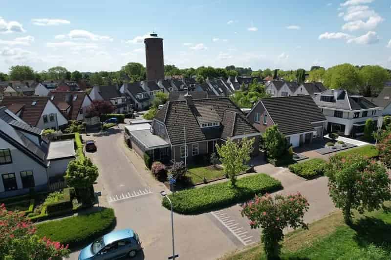 Vrijstaande woning 4 slaapkamers Steenbergen Ruime garage Tuin op het zuiden