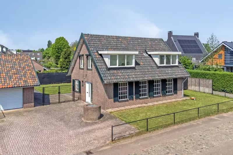 Huis te koop Rosmalen: Vrijstaande woning met 3 slaapkamers, grote tuin en garage