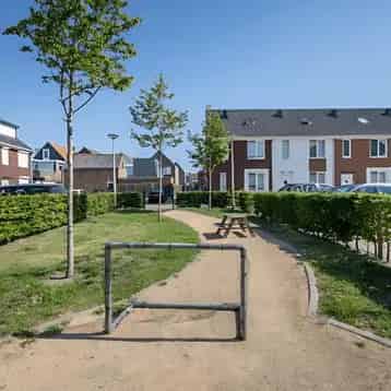 Eengezinswoning te huur Burgerhout 3 slaapkamers tuin parkeerplaatsen