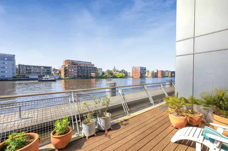 Luxe 3 kamer appartement Zaandam  Zaan terras parkeerplaatsen