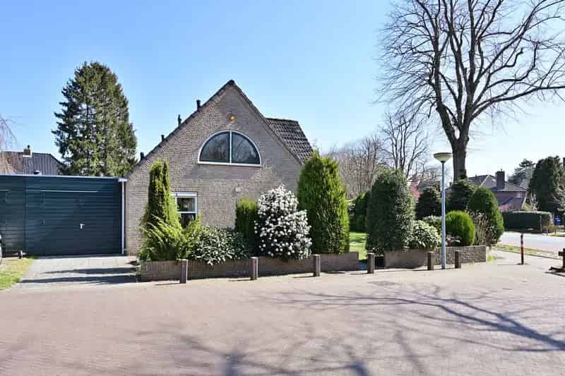 Ruime Semi-Bungalow te Huizen - Garage - Kelder - 3 slaapkamers