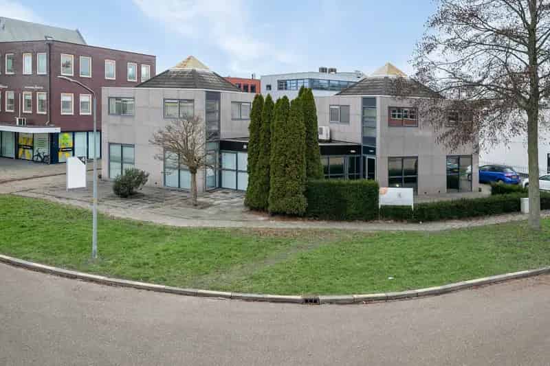 Kantoor te koop Almere: De Binderij 2-4