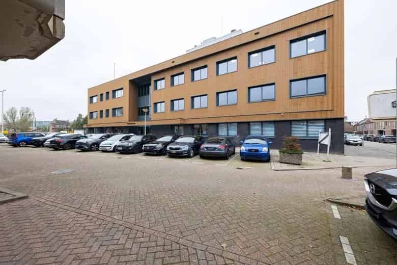 353 m2 Kantoorruimte te Huur Spijkenisse Centrum