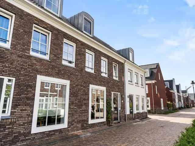Ruime Tussenwoning 5 Slaapkamers Ede - Energielabel A+