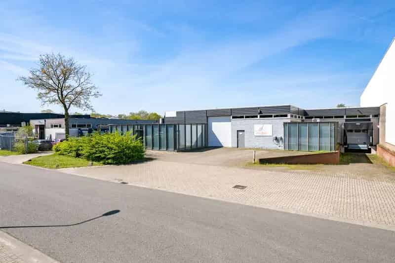Bedrijfshal Enschede te Huur 1431m² Opslag Lichte Productie