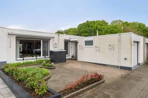 Huis Te Koop , 63, Finistèrelaan, Eindhoven, Noord-Brabant