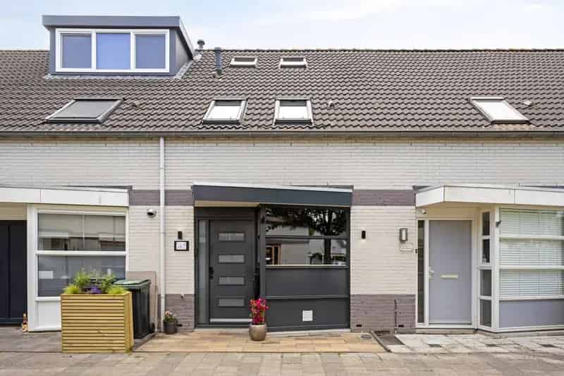 Moderne Instapklare Woning Almere Verzetswijk